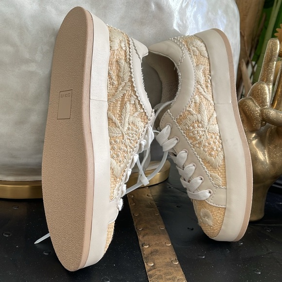 Dolce Vita Shoes - Picture 4 of 6